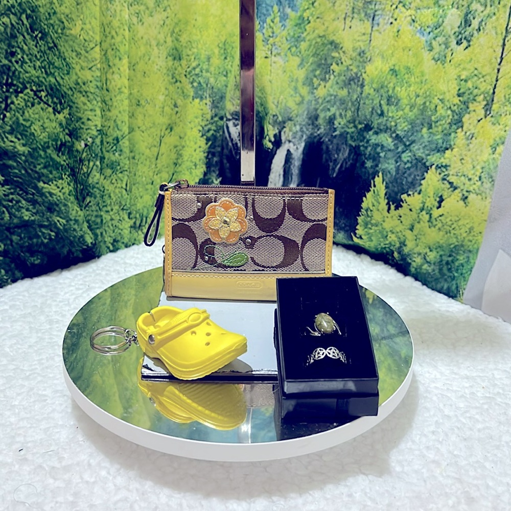 Coach mini Card/Keychain Holder with 2 Rings & Croc Keychain - Picture 3 of 11